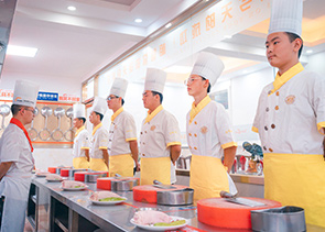 打工返乡到邯郸新东方烹饪学校学厨师